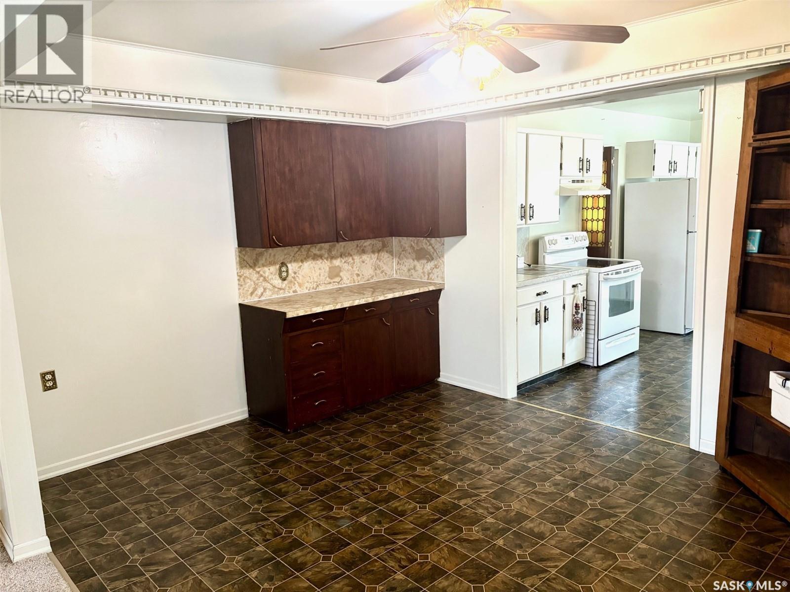 807 Elsinore Street, Whitewood, Saskatchewan  S0G 5C0 - Photo 9 - SK033542