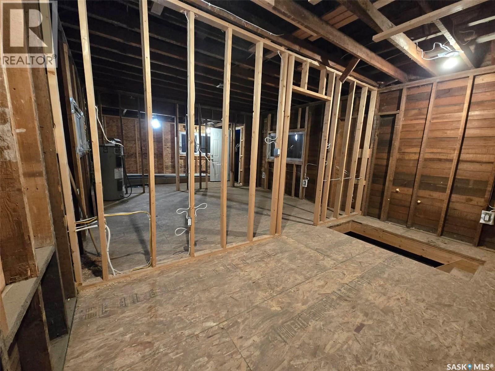 538 9th Avenue Nw, Moose Jaw, Saskatchewan  S6H 4H7 - Photo 10 - SK033530