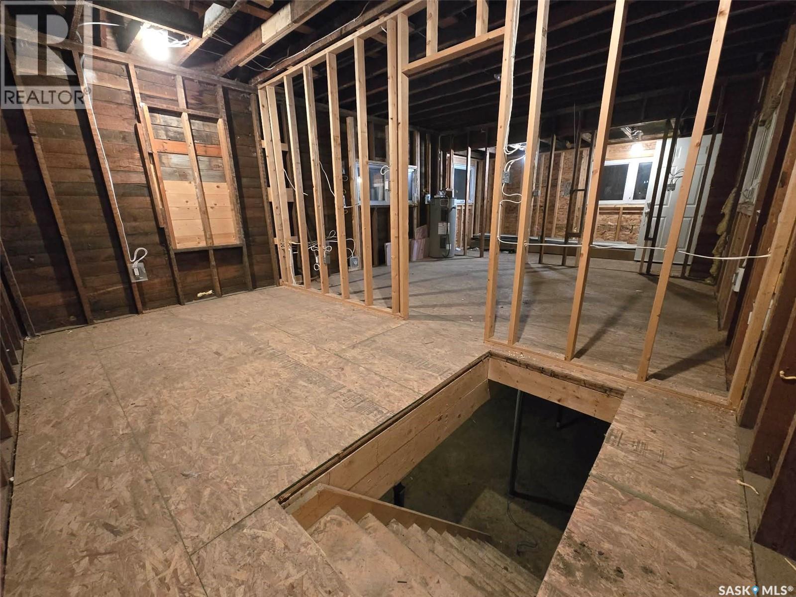 538 9th Avenue Nw, Moose Jaw, Saskatchewan  S6H 4H7 - Photo 11 - SK033530