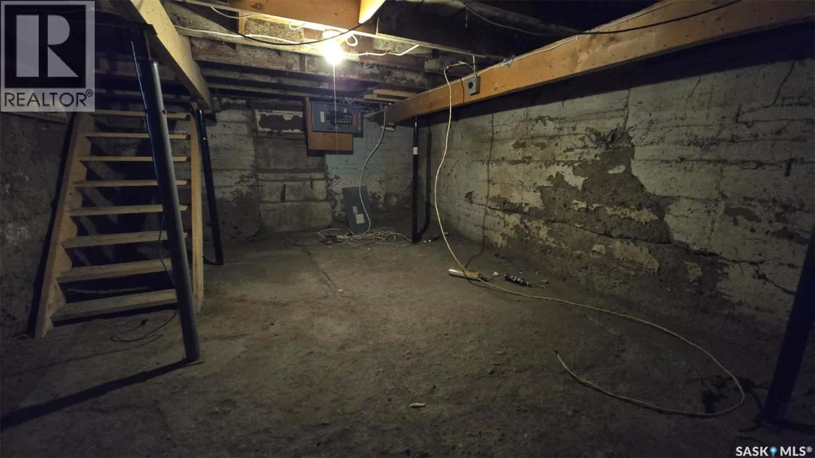 538 9th Avenue Nw, Moose Jaw, Saskatchewan  S6H 4H7 - Photo 12 - SK033530