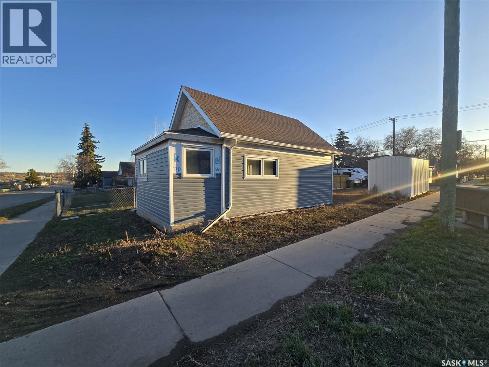538 9th Avenue Nw, Moose Jaw, Saskatchewan  S6H 4H7 - Photo 3 - SK033530