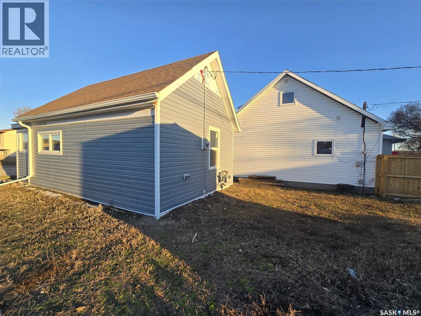 538 9th Avenue Nw, Moose Jaw, Saskatchewan  S6H 4H7 - Photo 5 - SK033530