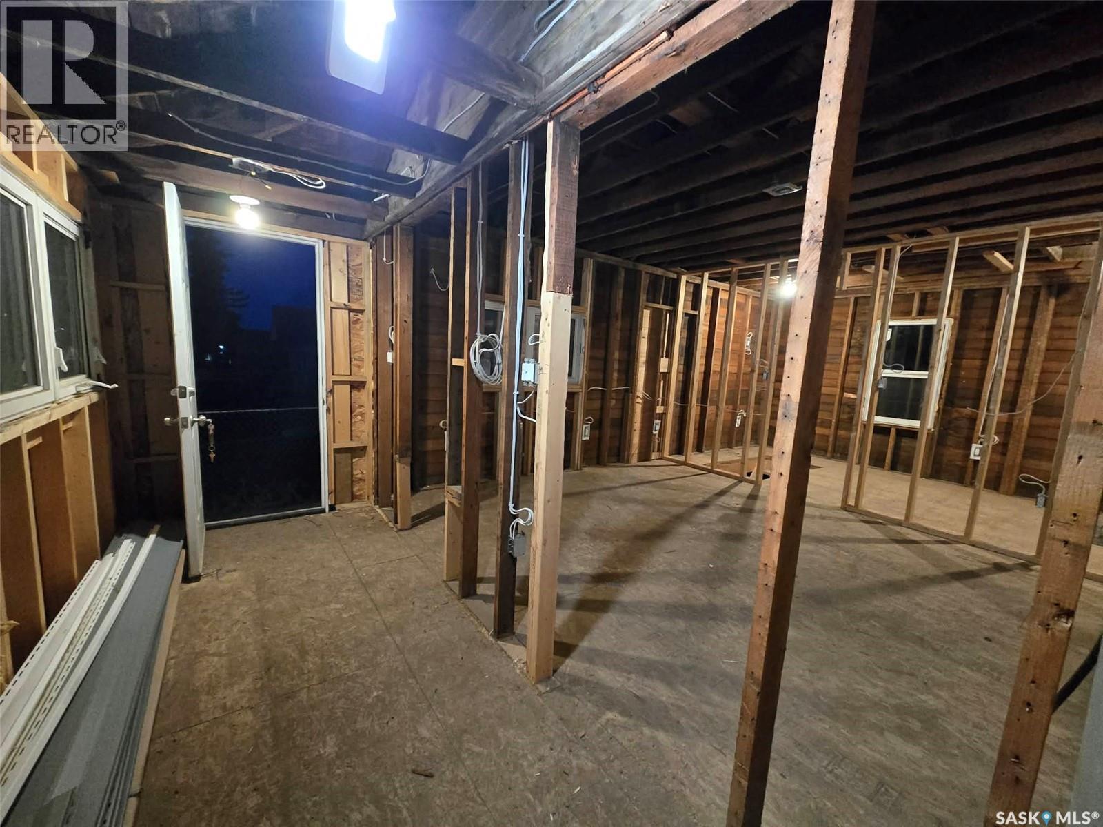 538 9th Avenue Nw, Moose Jaw, Saskatchewan  S6H 4H7 - Photo 9 - SK033530