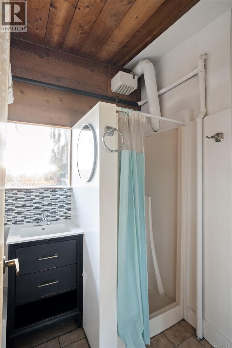 1168 Burnside Rd W, Saanich, British Columbia  V8Z 1N6 - Photo 44 - 1032815