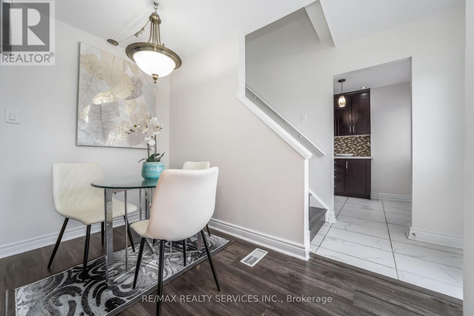 11 Juliette Square, Brampton, Ontario  L6S 2M6 - Photo 7 - W13026016