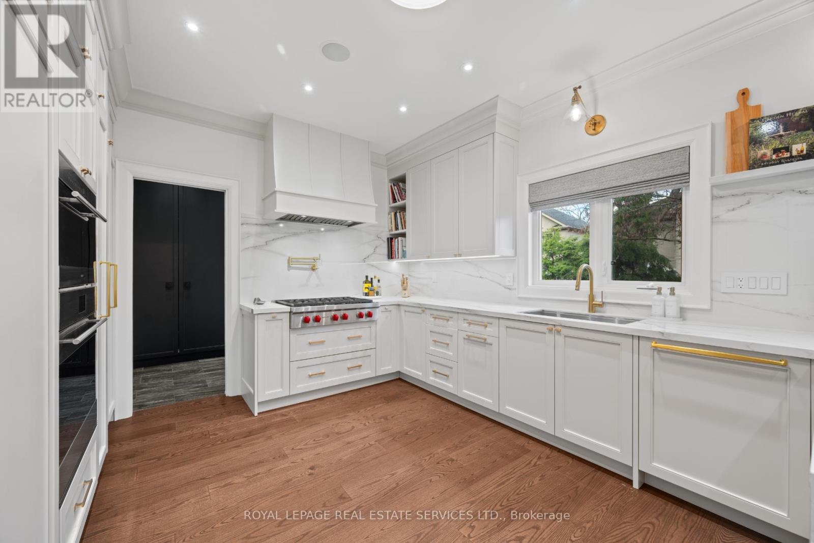 132 Strath Avenue, Toronto, Ontario  M8X 1R5 - Photo 12 - W12911550