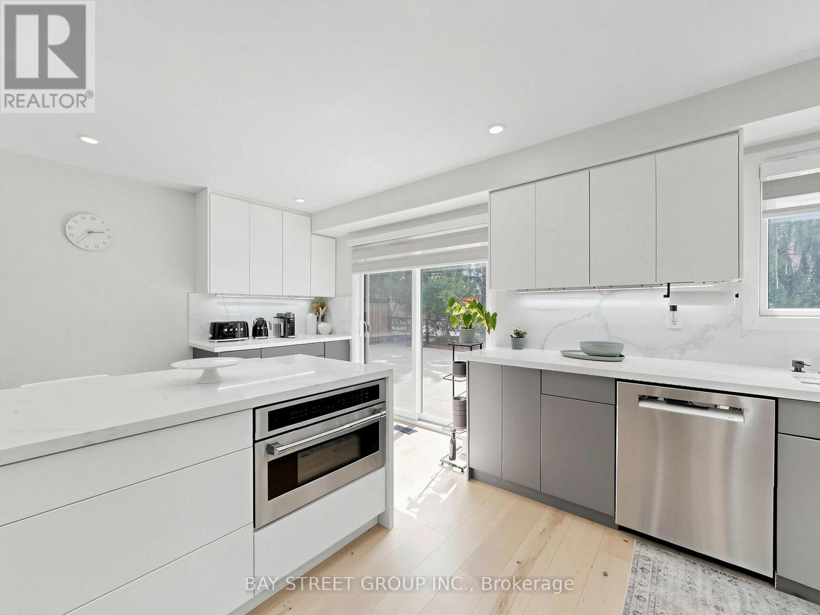 6 Pearson Road, Brampton (Fletcher's West), Ontario  L6Y 2N1 - Photo 13 - W13026110