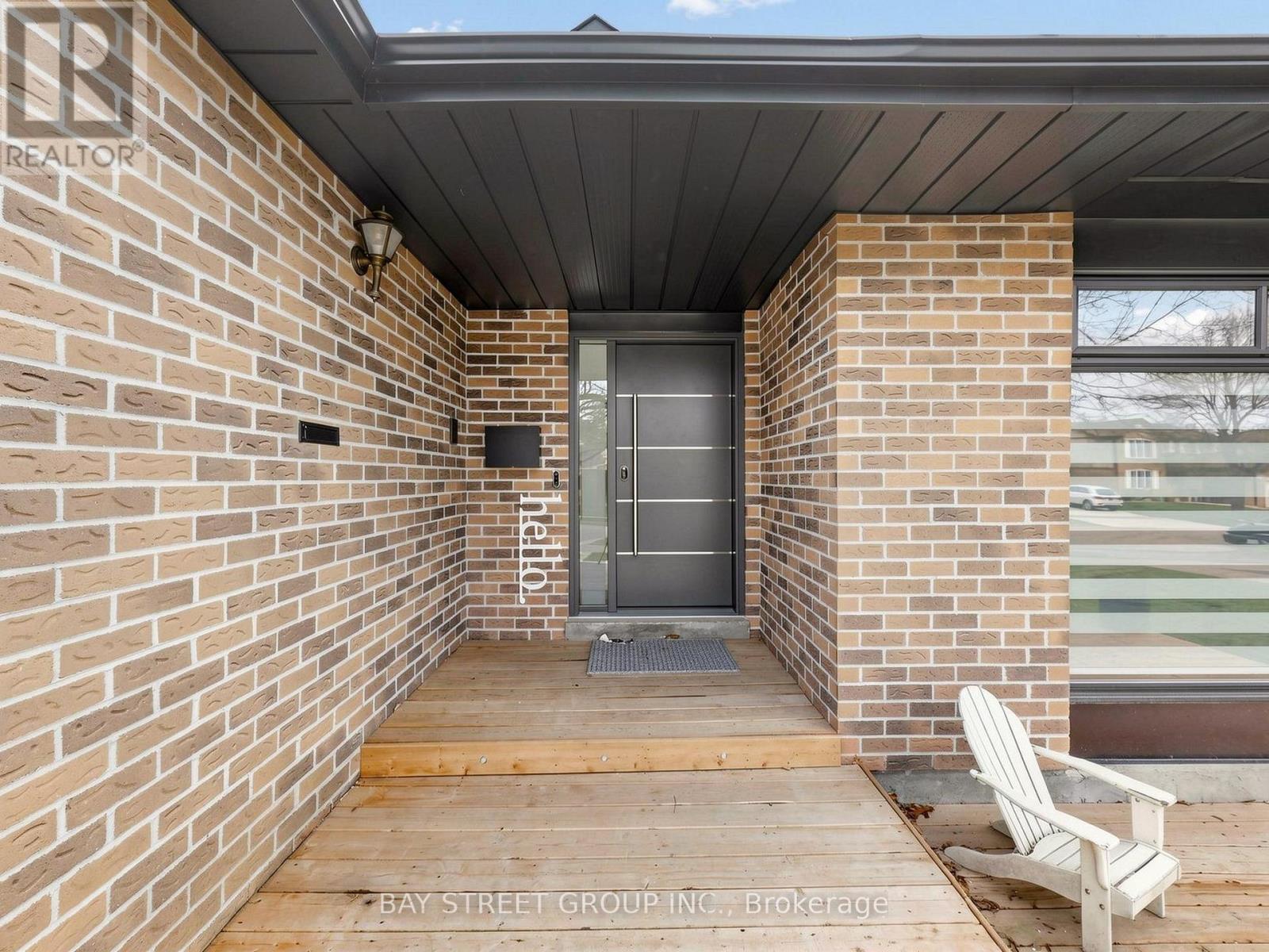 6 Pearson Road, Brampton (Fletcher's West), Ontario  L6Y 2N1 - Photo 3 - W13026110