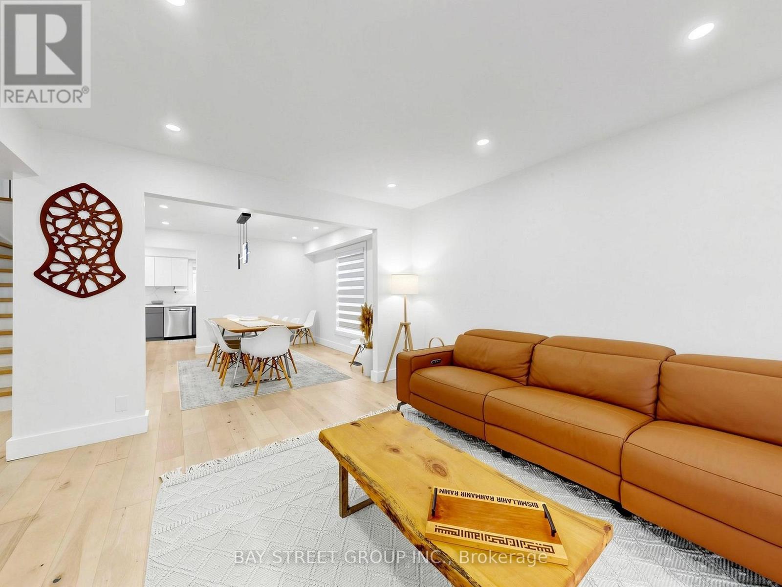 6 Pearson Road, Brampton (Fletcher's West), Ontario  L6Y 2N1 - Photo 5 - W13026110