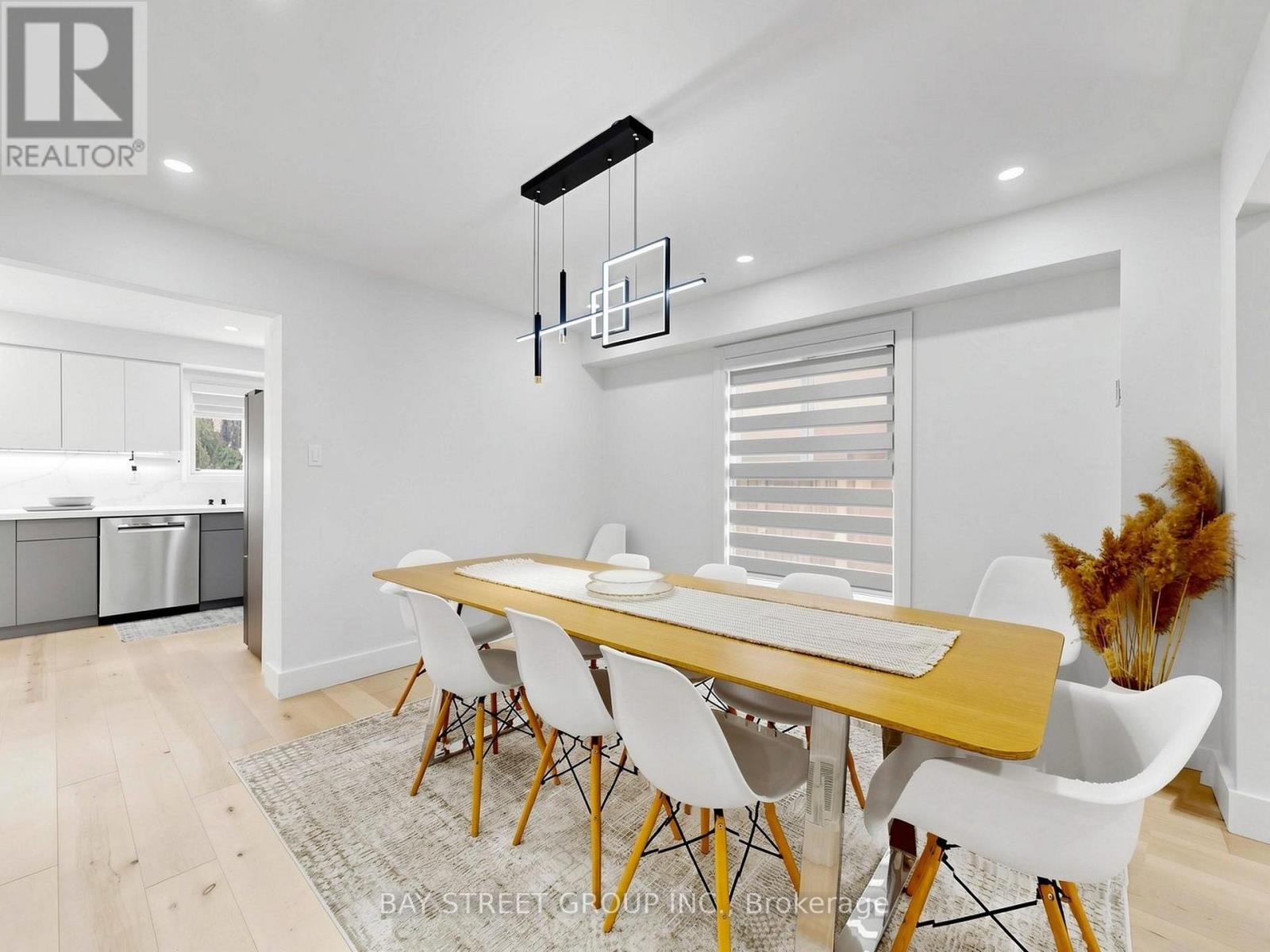 6 Pearson Road, Brampton (Fletcher's West), Ontario  L6Y 2N1 - Photo 6 - W13026110