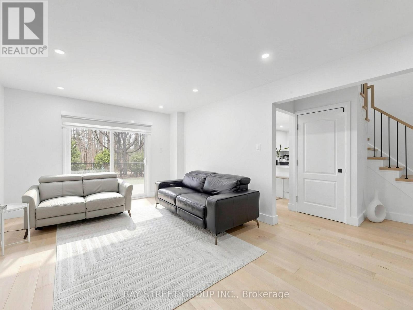 6 Pearson Road, Brampton (Fletcher's West), Ontario  L6Y 2N1 - Photo 9 - W13026110