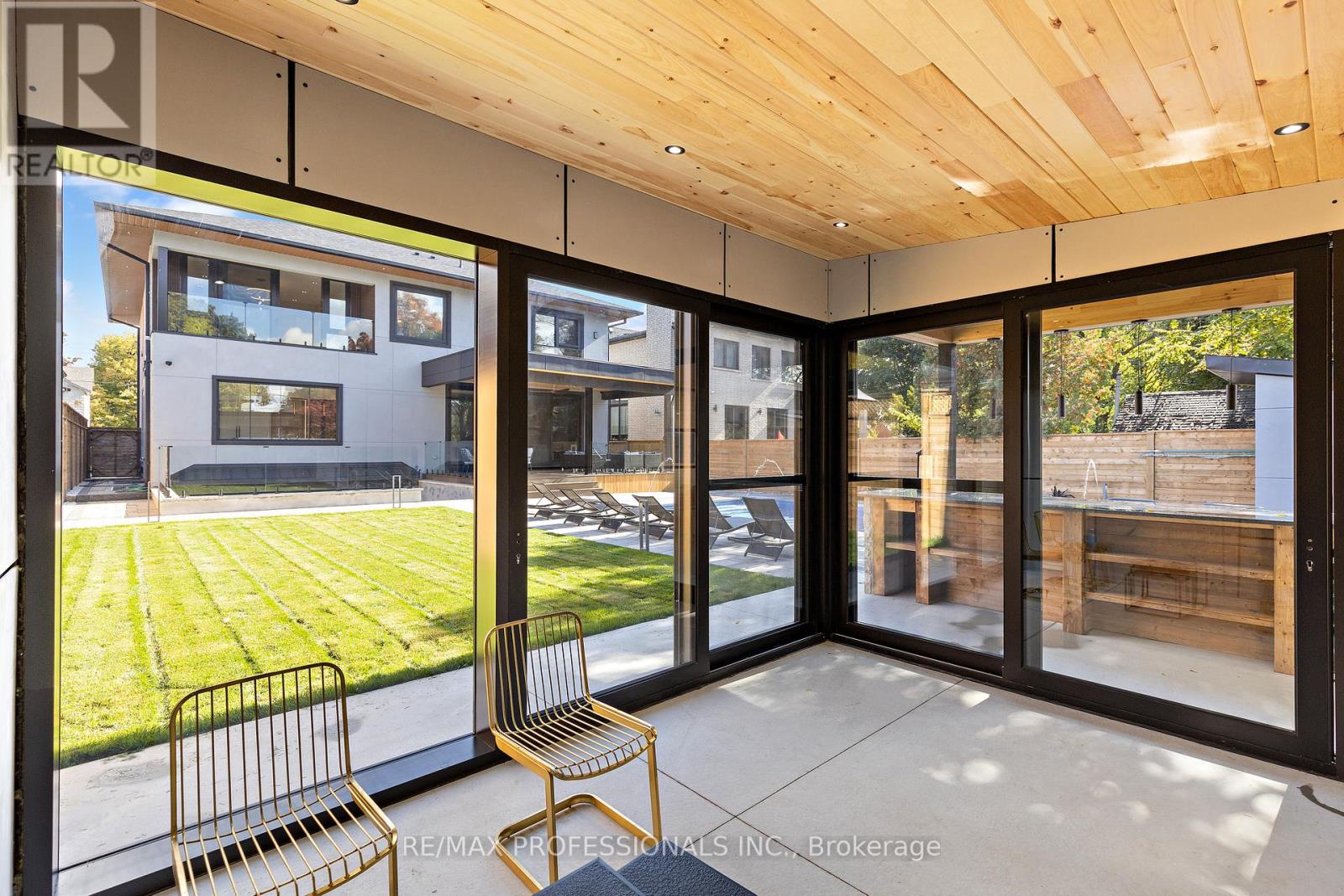 122 Ashbourne Drive, Toronto (Islington-City Centre West), Ontario  M9B 4H8 - Photo 13 - W13026132