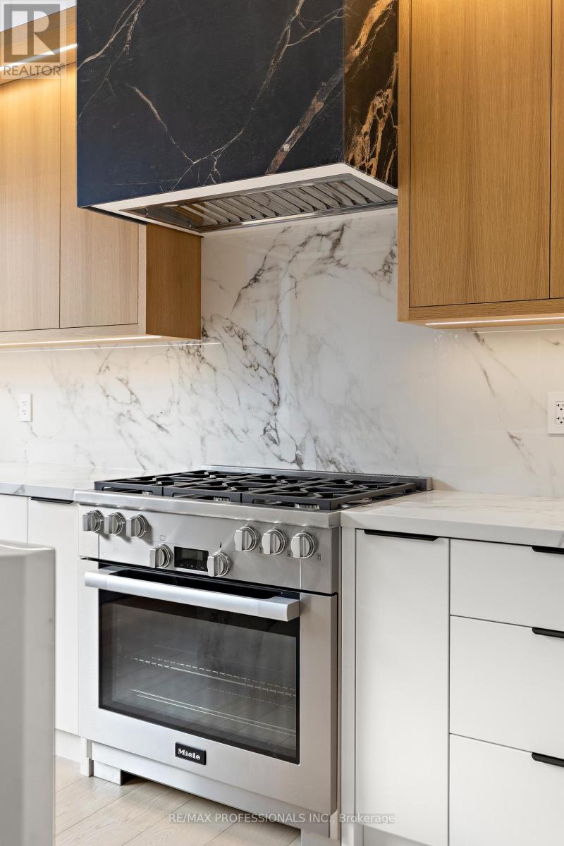 122 Ashbourne Drive, Toronto (Islington-City Centre West), Ontario  M9B 4H8 - Photo 18 - W13026132