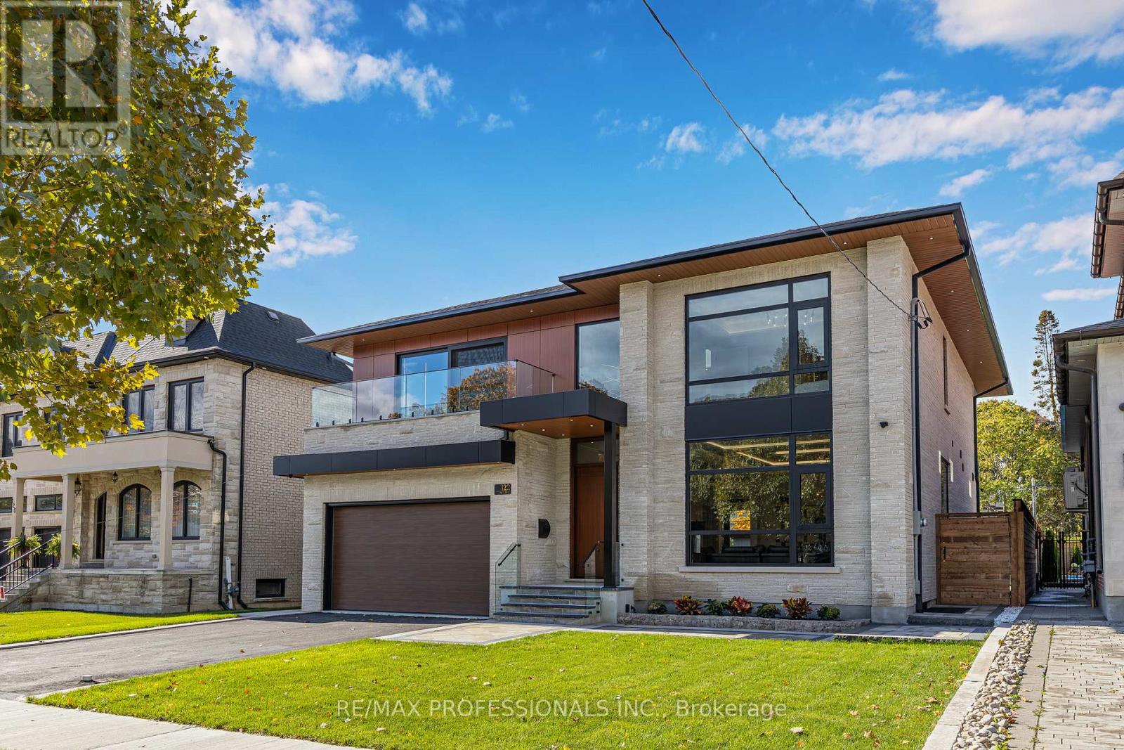 122 Ashbourne Drive, Toronto (Islington-City Centre West), Ontario  M9B 4H8 - Photo 2 - W13026132