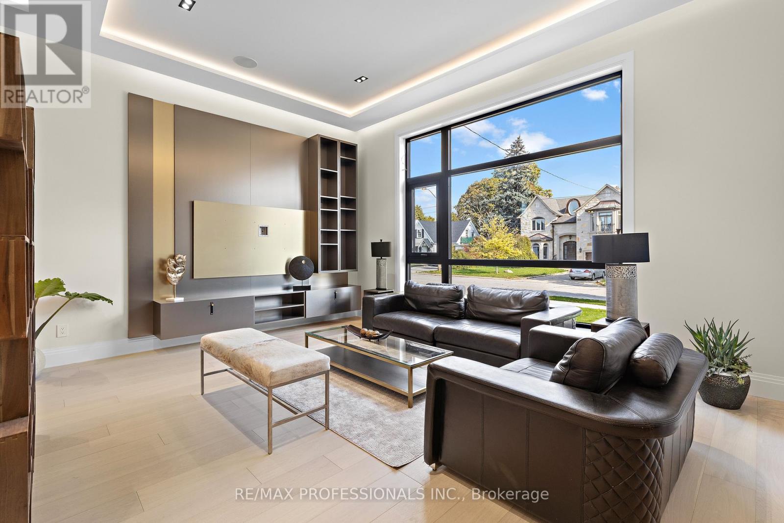 122 Ashbourne Drive, Toronto (Islington-City Centre West), Ontario  M9B 4H8 - Photo 6 - W13026132