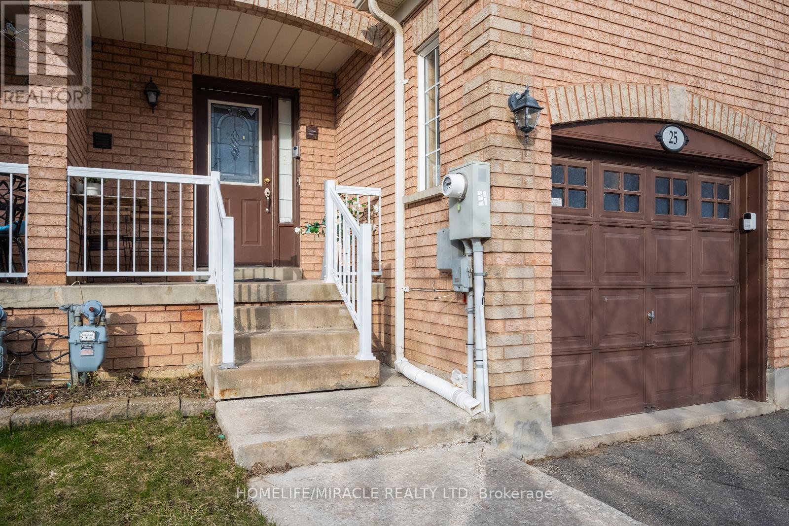 25 Tinsmith Street, Brampton, Ontario  L7A 1N1 - Photo 2 - W13026170