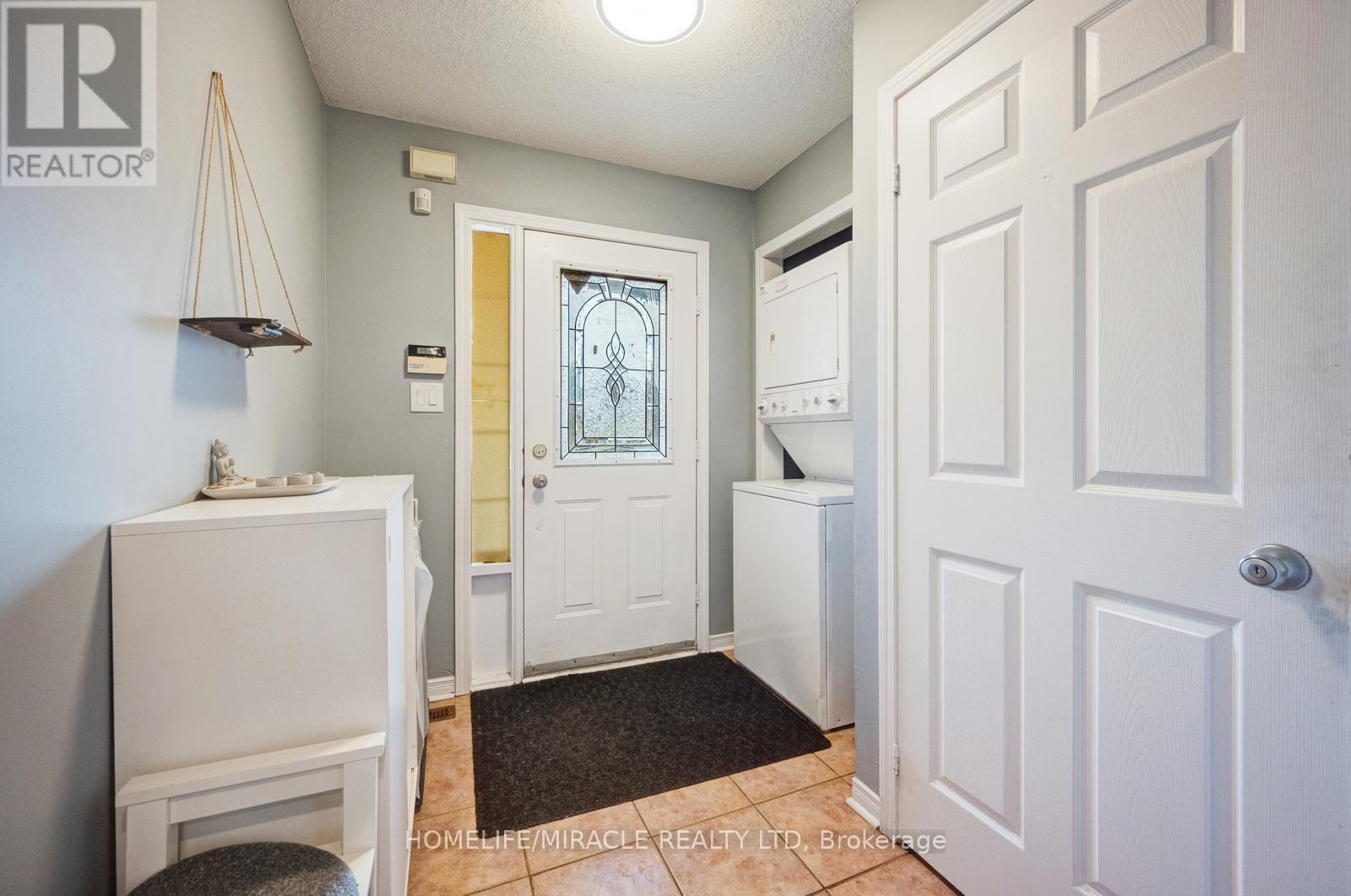 25 Tinsmith Street, Brampton, Ontario  L7A 1N1 - Photo 5 - W13026170