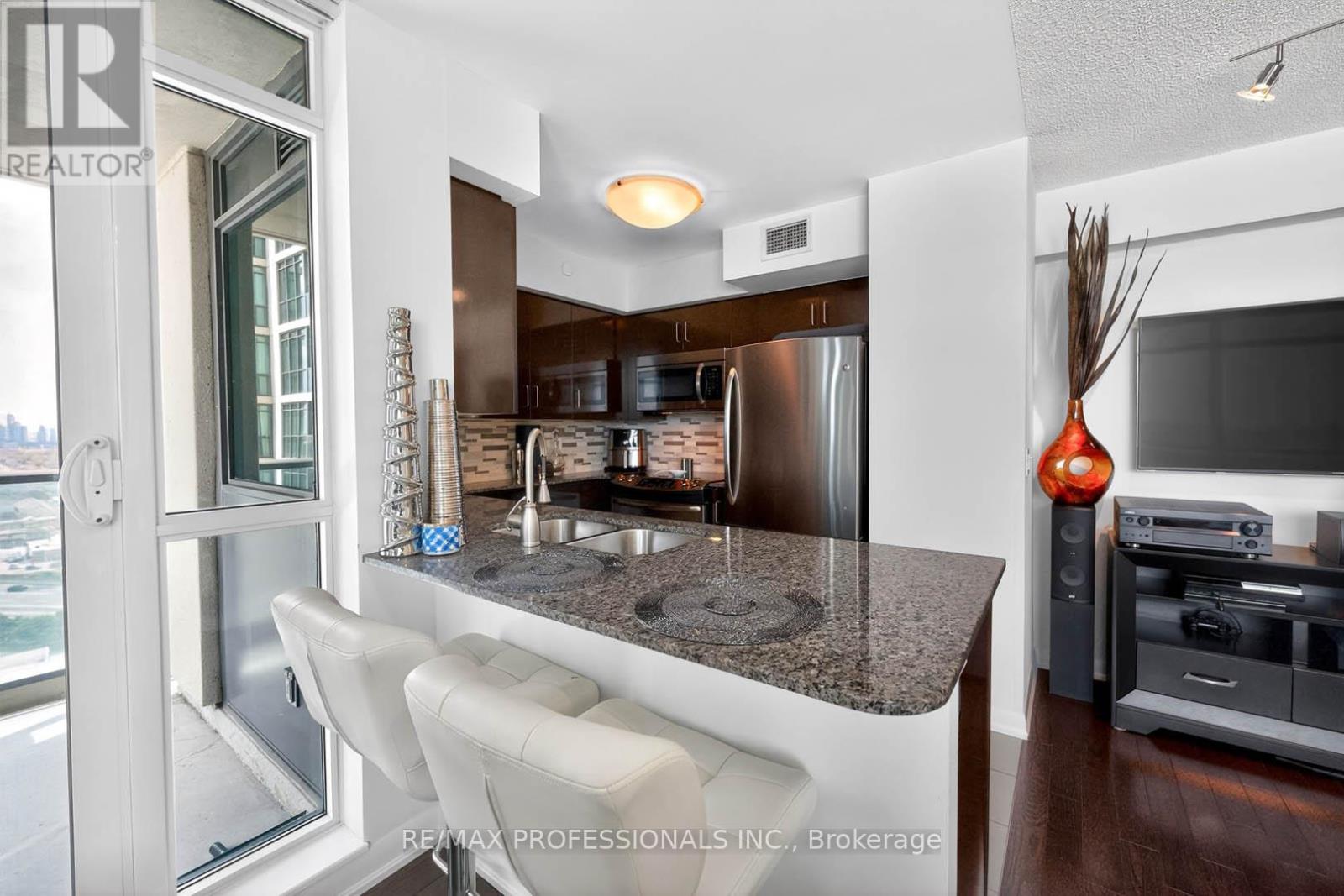 2010 - 215 Sherway Gardens Road, Toronto, Ontario  M9C 0A4 - Photo 11 - W13026172