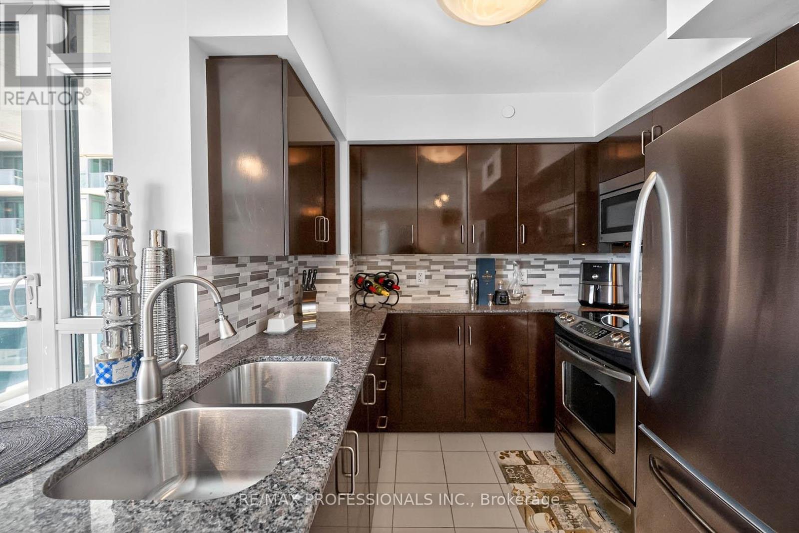 2010 - 215 Sherway Gardens Road, Toronto, Ontario  M9C 0A4 - Photo 13 - W13026172