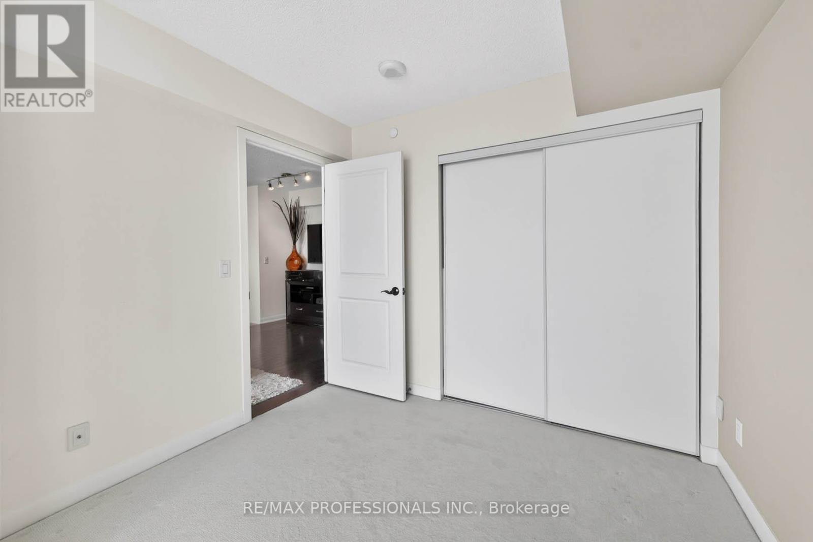 2010 - 215 Sherway Gardens Road, Toronto, Ontario  M9C 0A4 - Photo 17 - W13026172