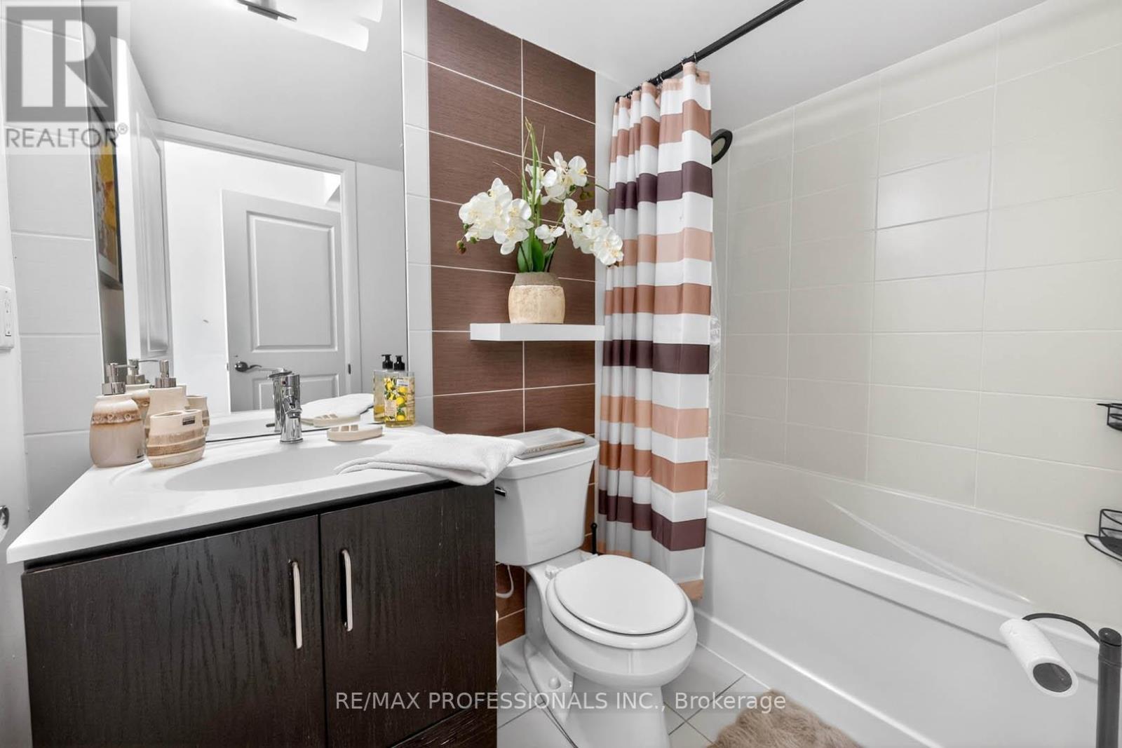 2010 - 215 Sherway Gardens Road, Toronto, Ontario  M9C 0A4 - Photo 18 - W13026172