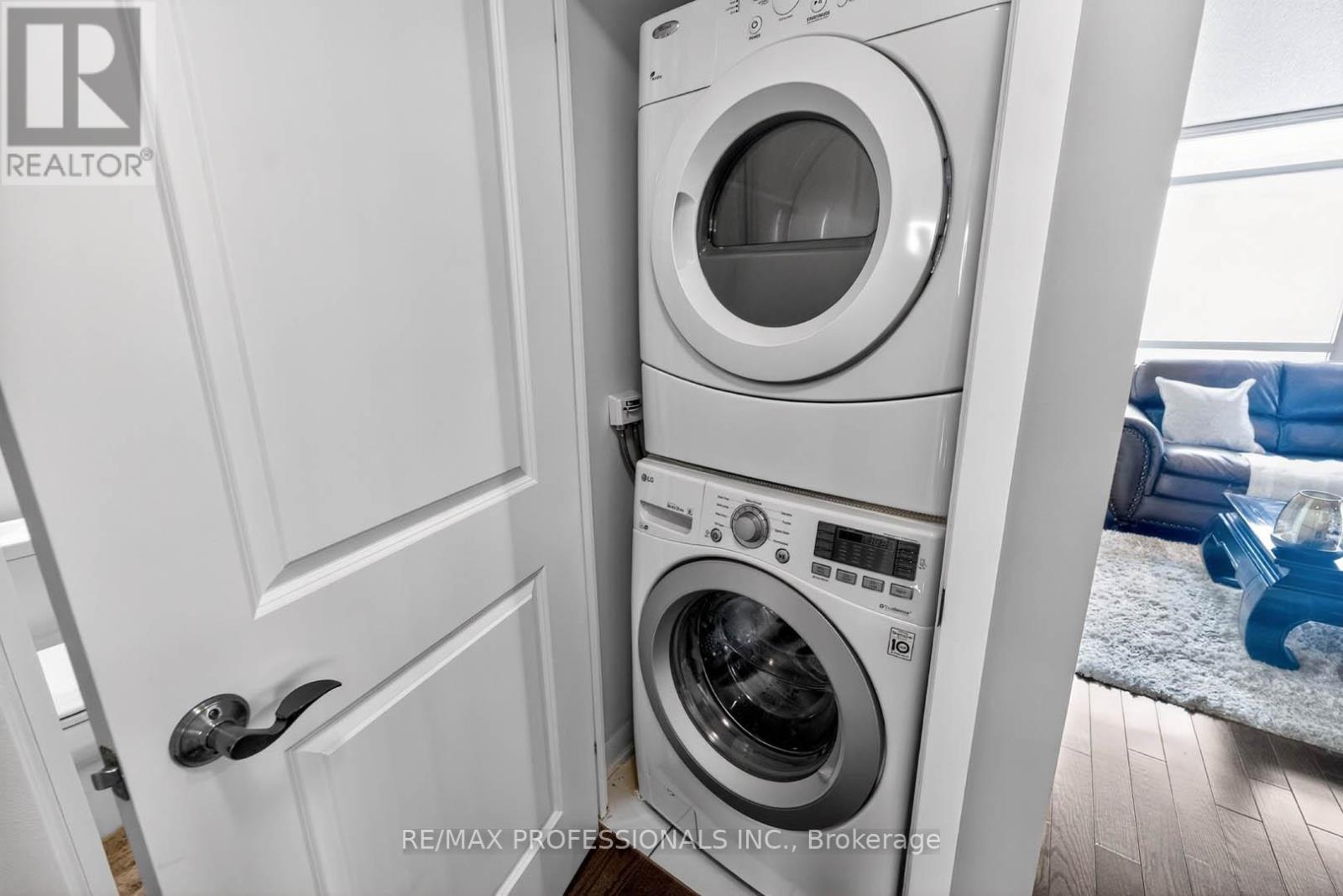 2010 - 215 Sherway Gardens Road, Toronto, Ontario  M9C 0A4 - Photo 20 - W13026172