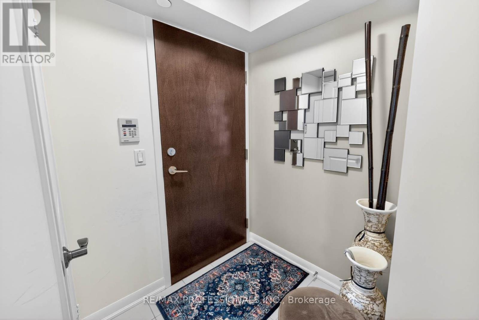 2010 - 215 Sherway Gardens Road, Toronto, Ontario  M9C 0A4 - Photo 4 - W13026172