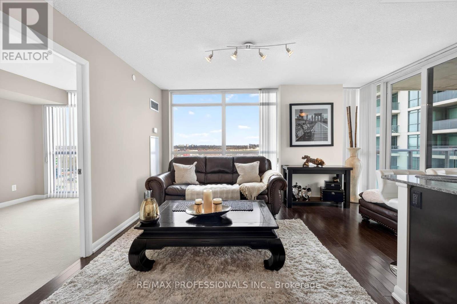 2010 - 215 Sherway Gardens Road, Toronto, Ontario  M9C 0A4 - Photo 7 - W13026172