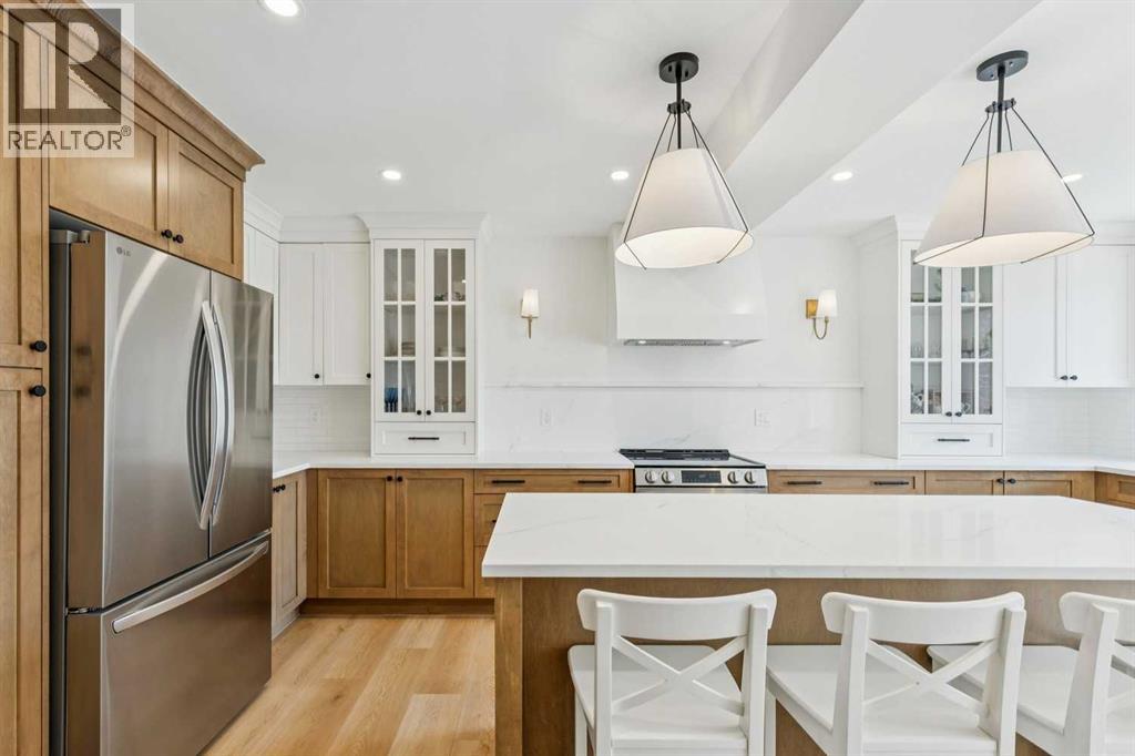 5, 140 Point Drive Nw, Calgary, Alberta  T3B 4W3 - Photo 4 - A2303222