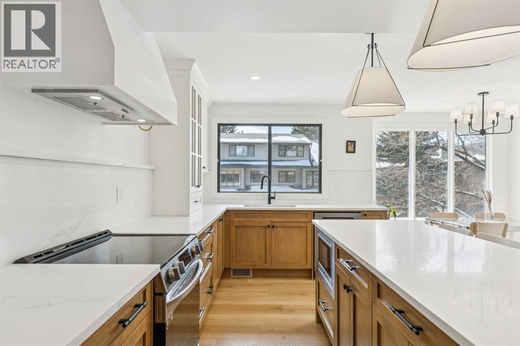 5, 140 Point Drive Nw, Calgary, Alberta  T3B 4W3 - Photo 3 - A2303222