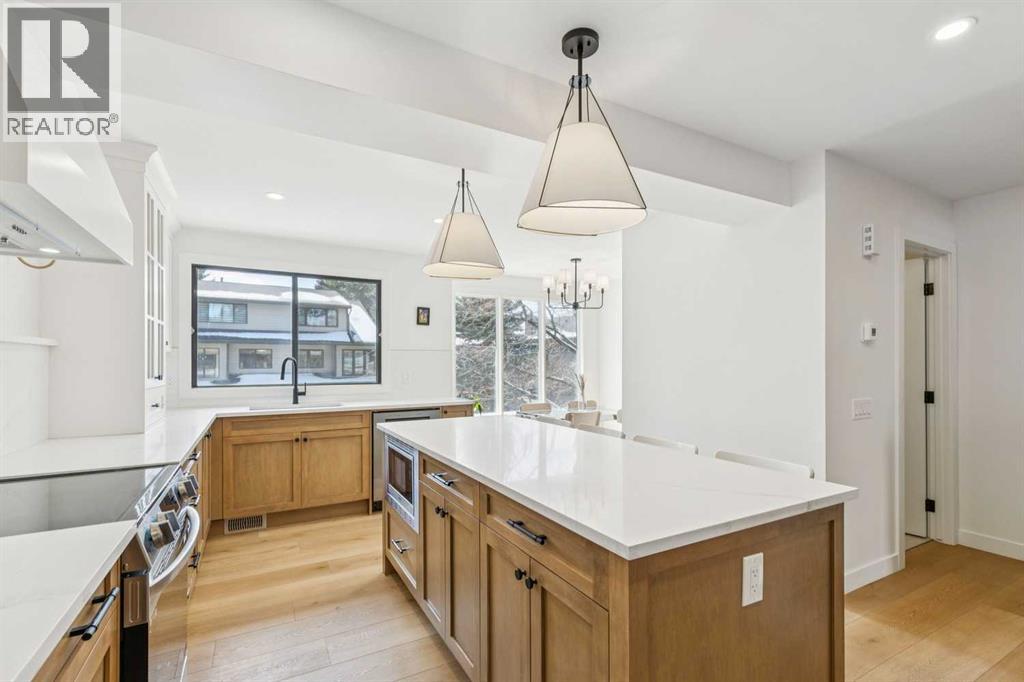 5, 140 Point Drive Nw, Calgary, Alberta  T3B 4W3 - Photo 2 - A2303222