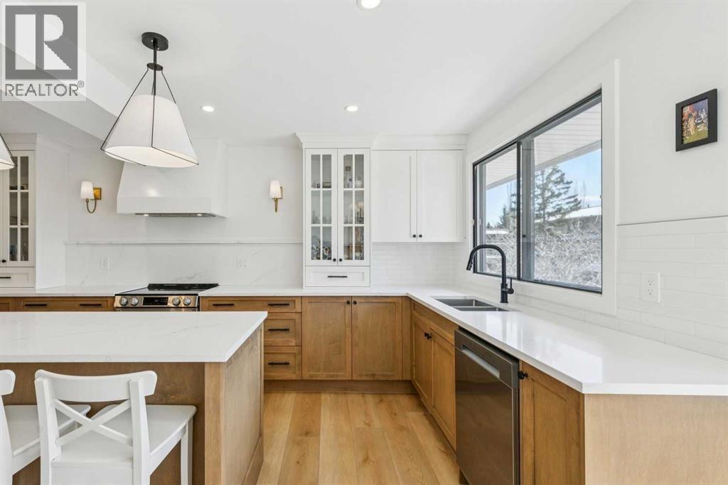 5, 140 Point Drive Nw, Calgary, Alberta  T3B 4W3 - Photo 7 - A2303222