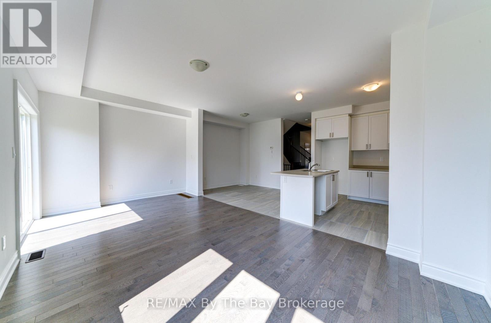 42 Lisa Street, Wasaga Beach, Ontario  L9Z 1J9 - Photo 13 - S12752118