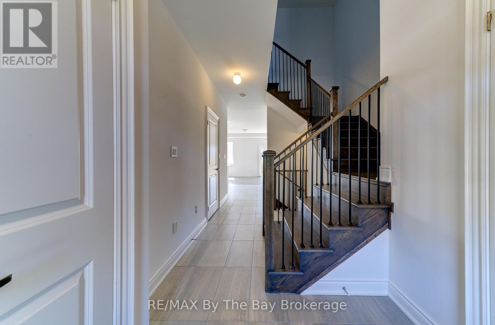 42 Lisa Street, Wasaga Beach, Ontario  L9Z 1J9 - Photo 3 - S12752118