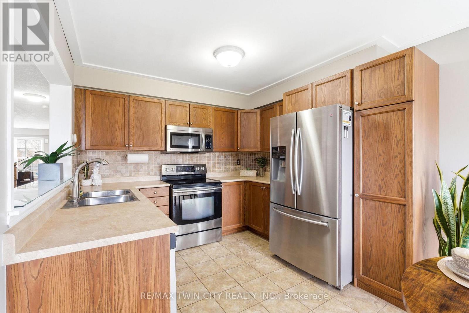 65 Bloomington Drive, Cambridge, Ontario  N1P 1J5 - Photo 14 - X13026036