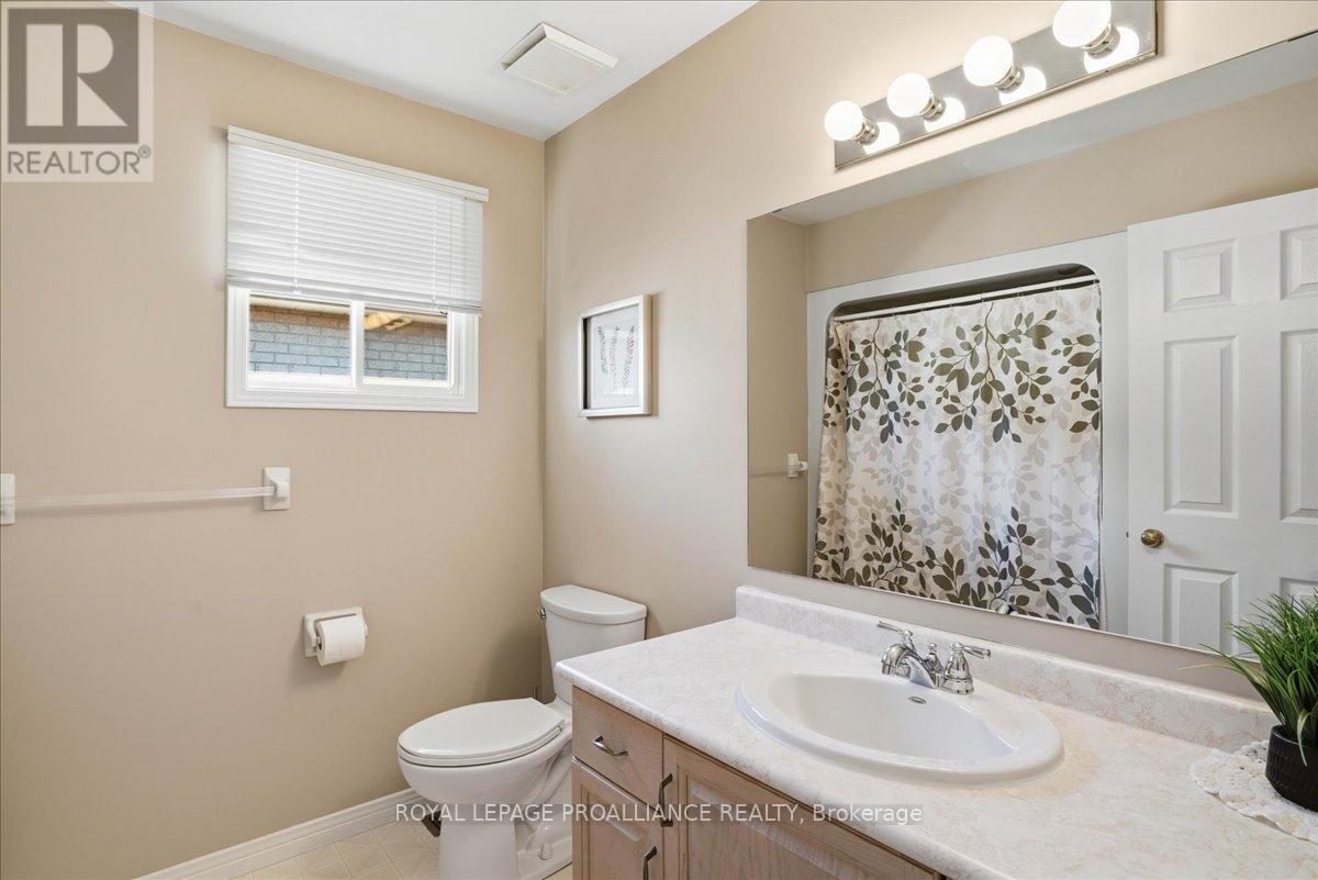 10 Fieldcrest Avenue, Clarington, Ontario  L1E 2X3 - Photo 10 - E13026366