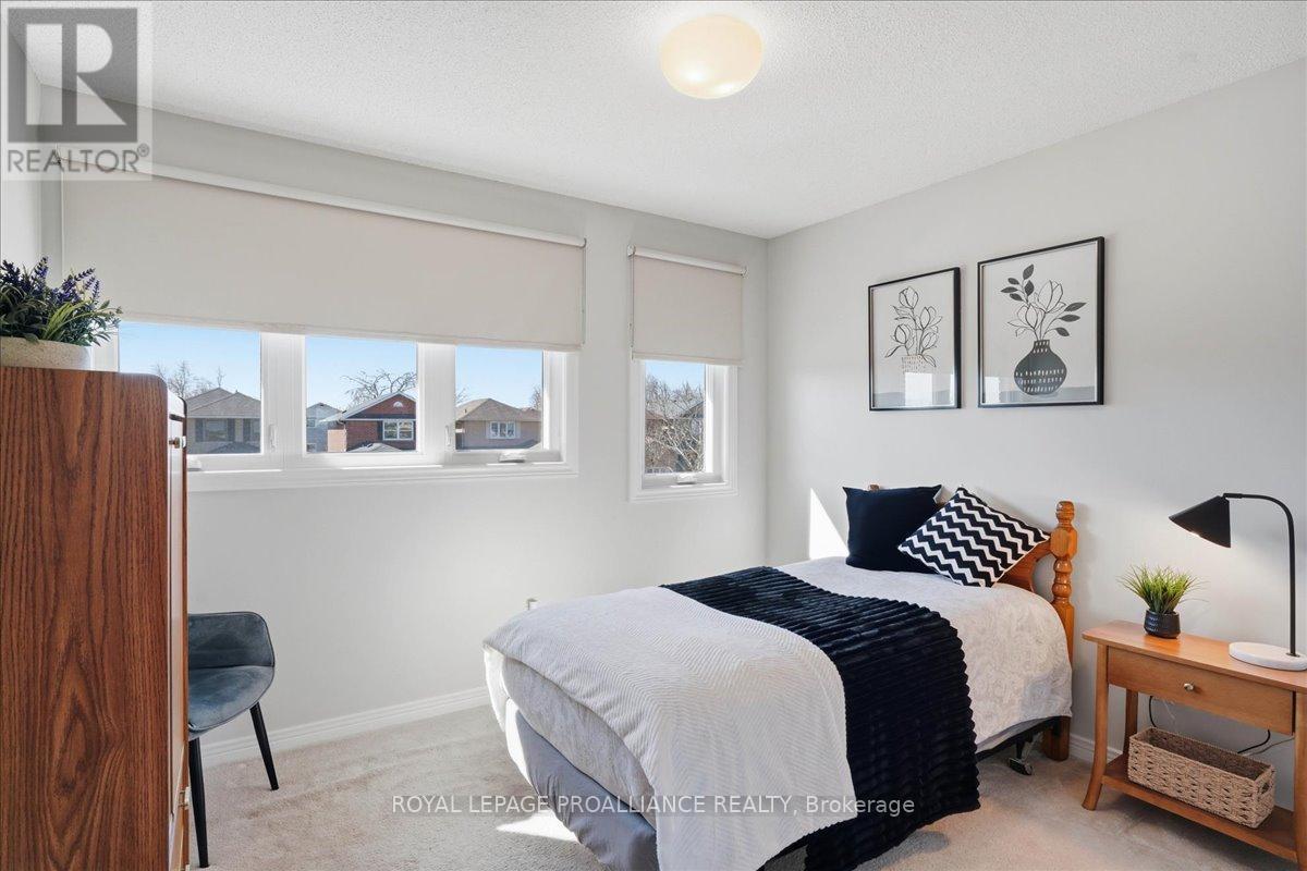 10 Fieldcrest Avenue, Clarington, Ontario  L1E 2X3 - Photo 8 - E13026366