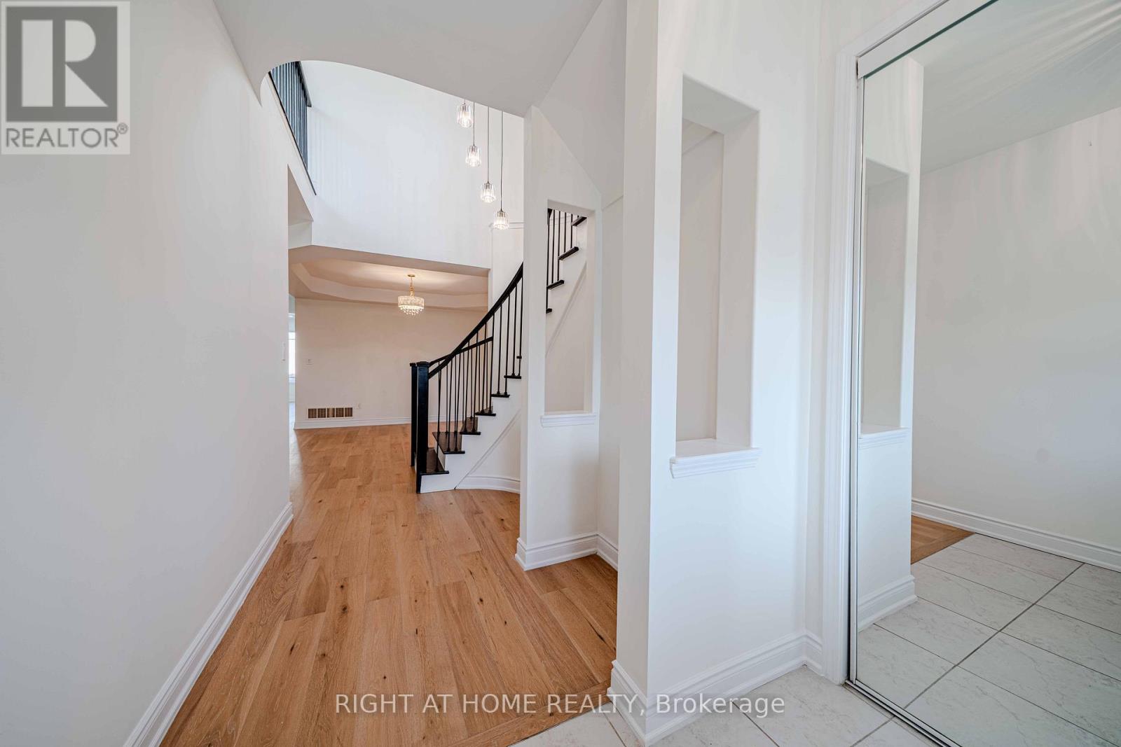 3 Leadenhall Road, Brampton, Ontario  L7A 0B2 - Photo 3 - W13026340