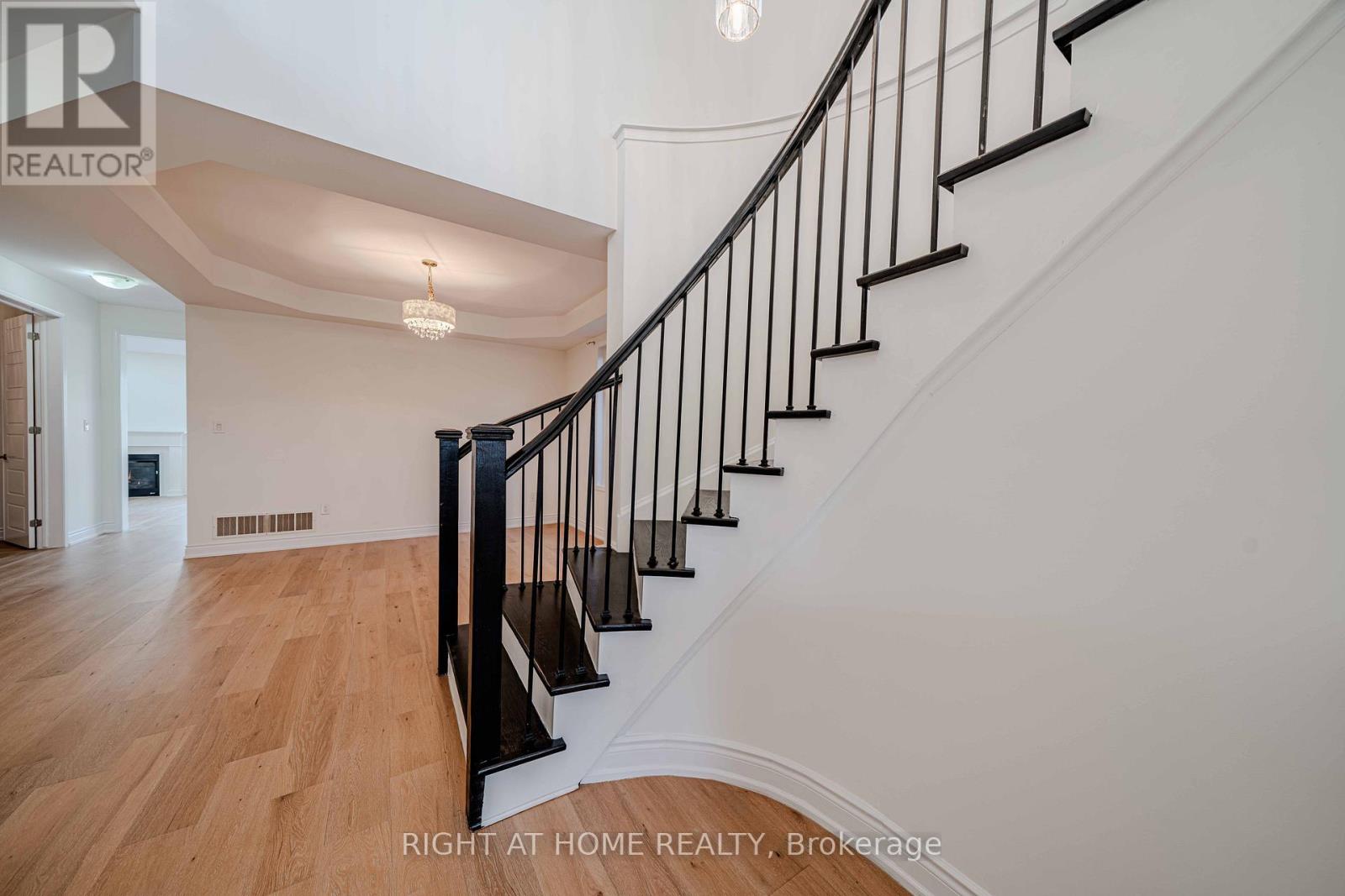 3 Leadenhall Road, Brampton, Ontario  L7A 0B2 - Photo 4 - W13026340