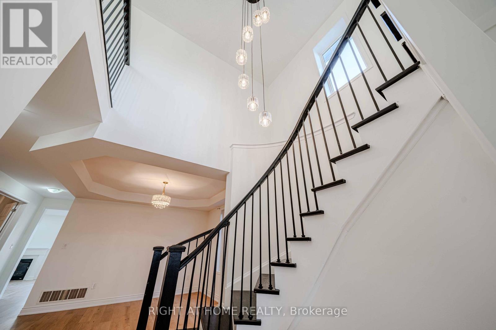 3 Leadenhall Road, Brampton, Ontario  L7A 0B2 - Photo 5 - W13026340