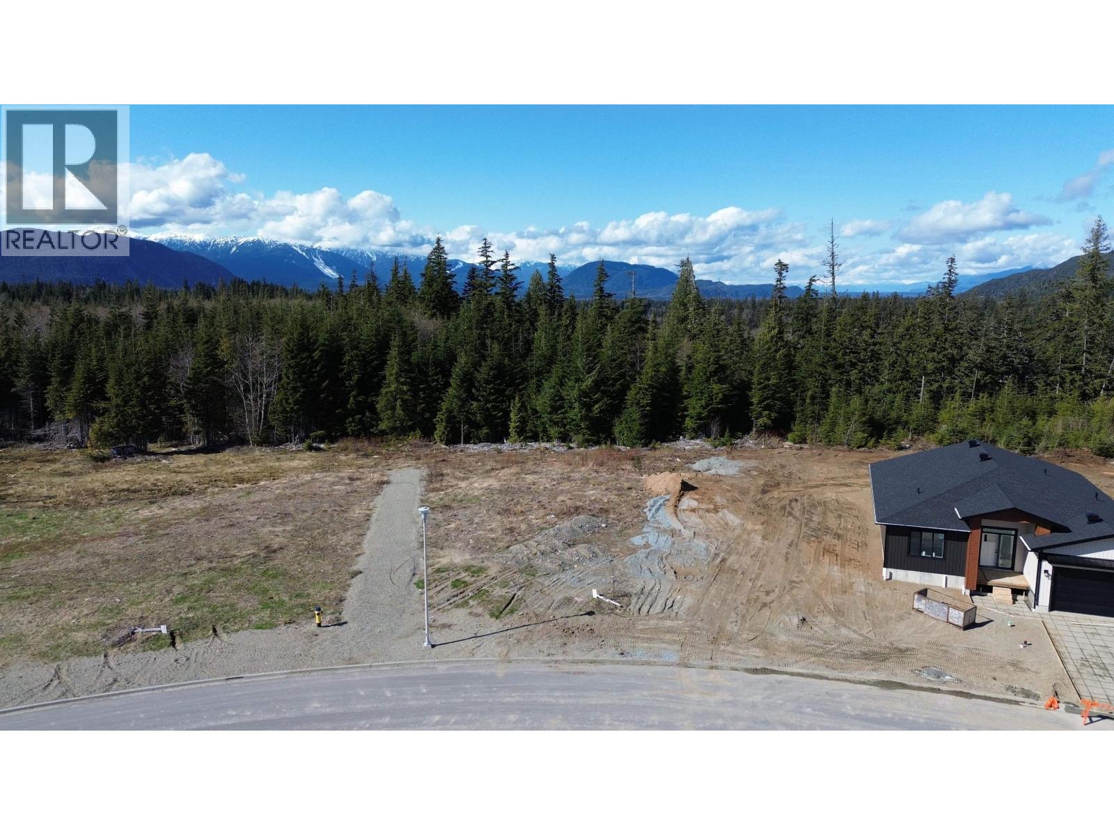 197 Wakita Street, Kitimat, British Columbia  V8C 0B7 - Photo 3 - R3113618