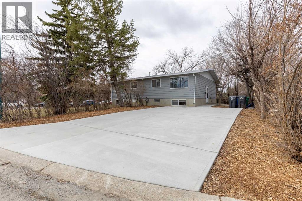 74 Carleton Place W, Lethbridge, Alberta  T1K 3X6 - Photo 2 - A2298773