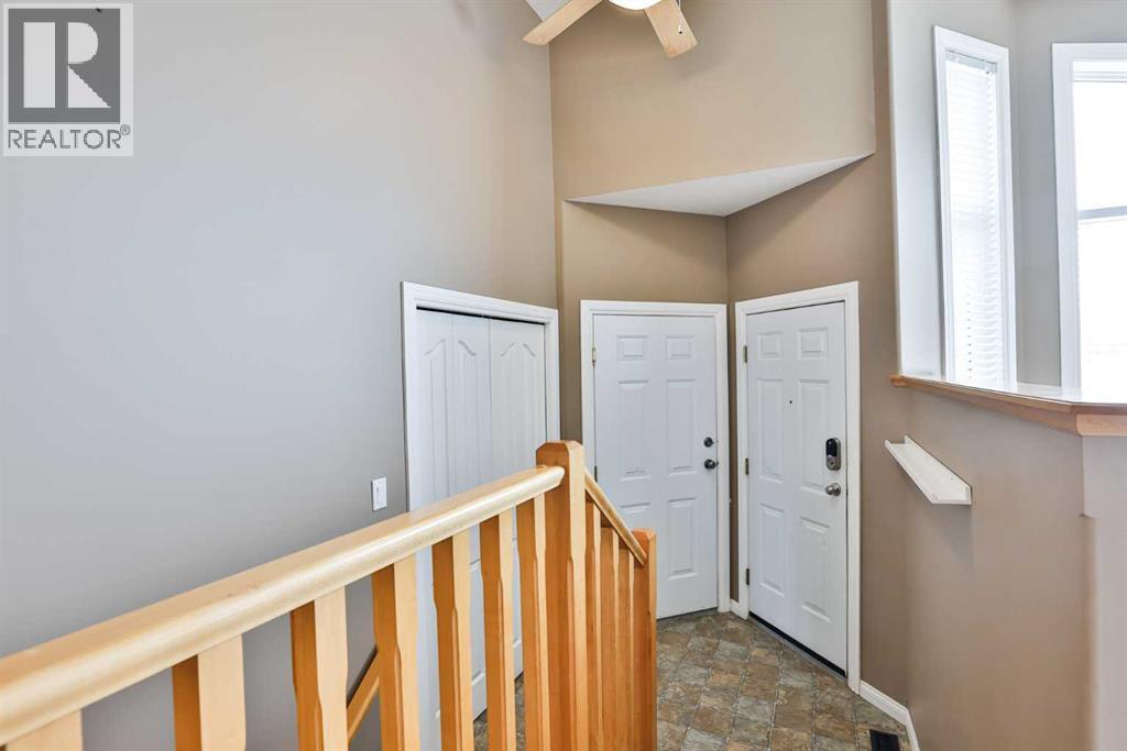 15 Cowichan Court W, Lethbridge, Alberta  T1K 7M9 - Photo 2 - A2302573