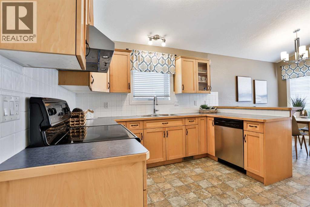 15 Cowichan Court W, Lethbridge, Alberta  T1K 7M9 - Photo 6 - A2302573