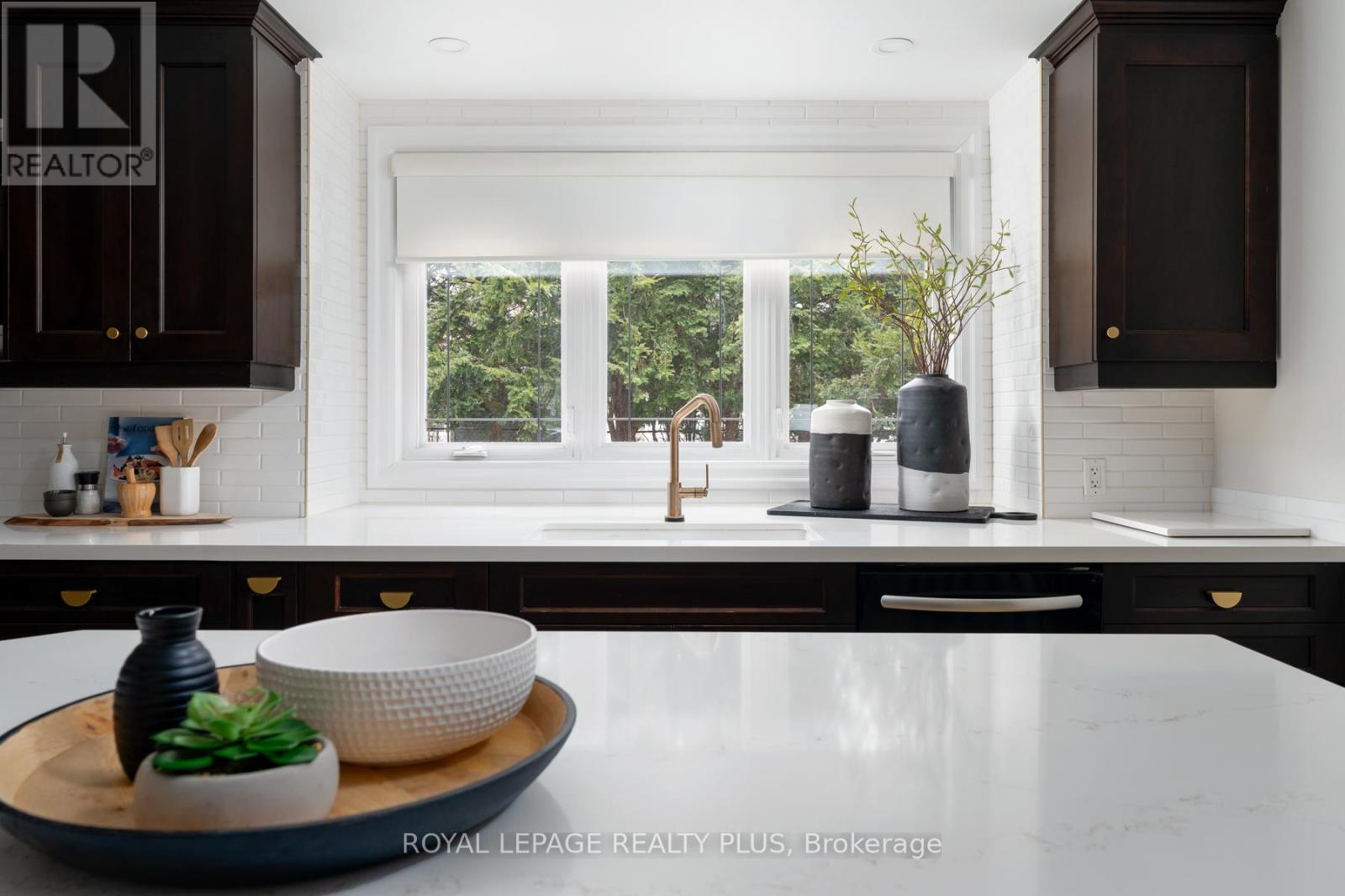 2184 Guthrie Lane, Mississauga, Ontario  L4Y 1W9 - Photo 3 - W12977720