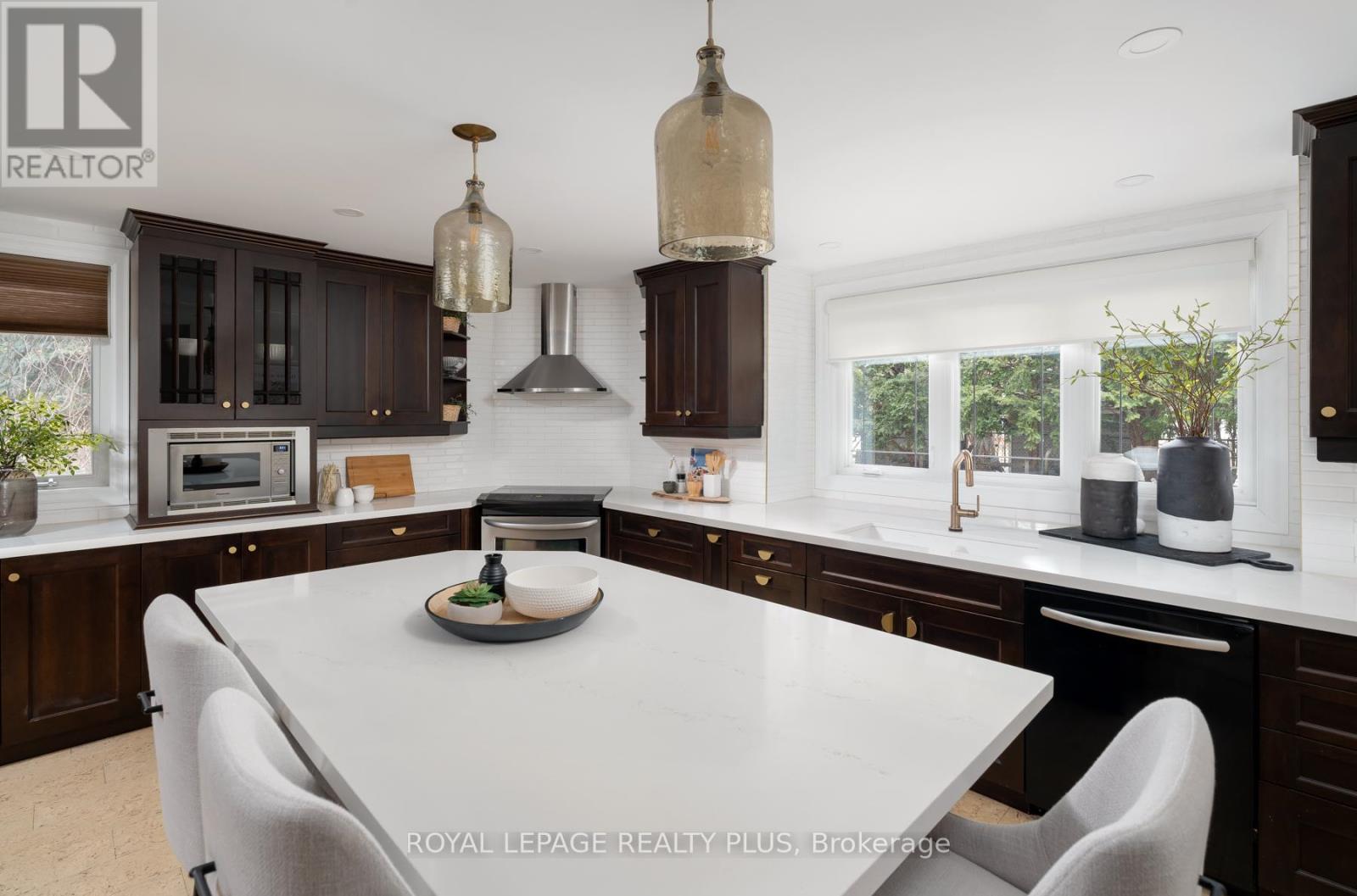 2184 Guthrie Lane, Mississauga, Ontario  L4Y 1W9 - Photo 4 - W12977720