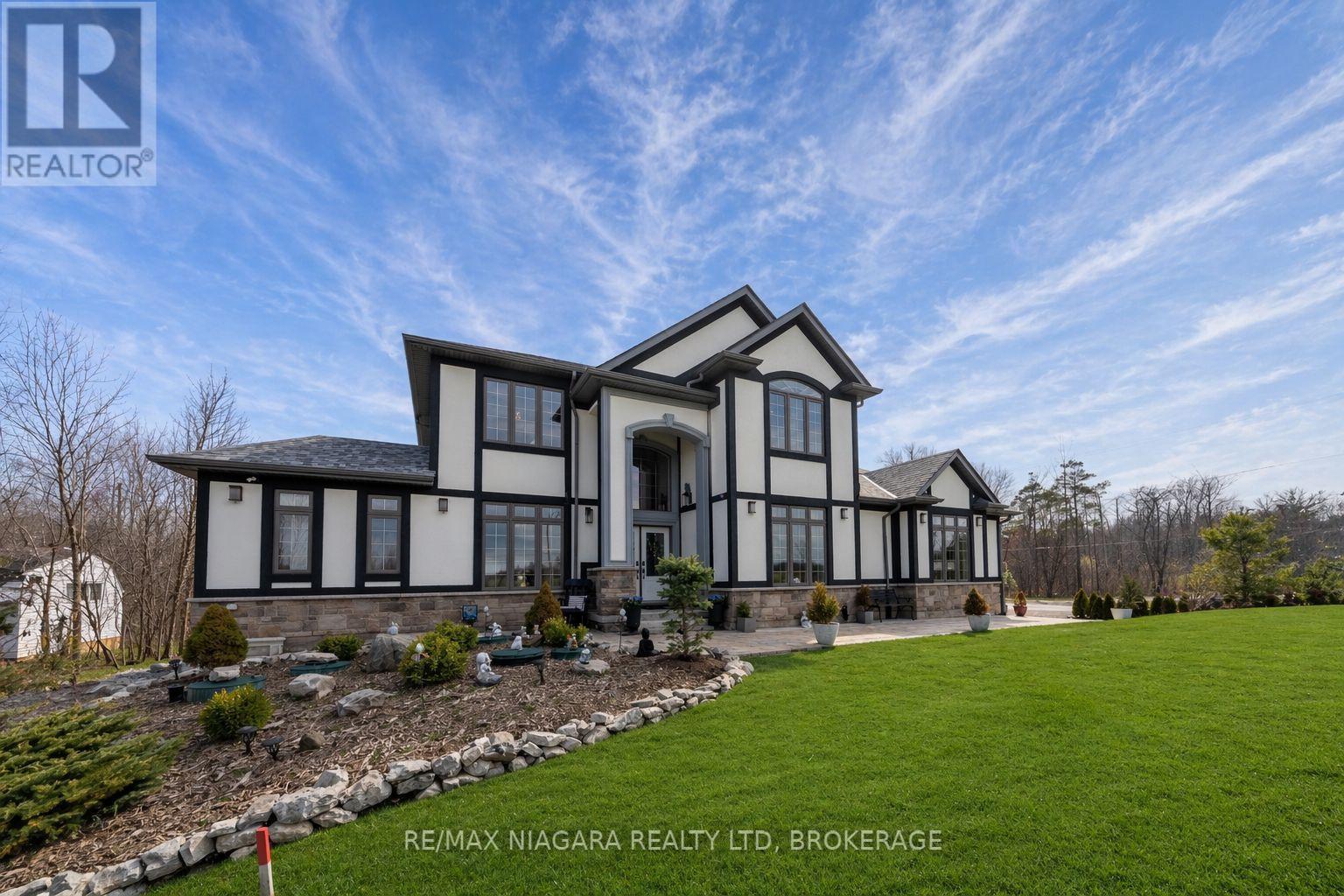 1040 Oakhill Boulevard, Fort Erie, Ontario  L2A 1N9 - Photo 2 - X13013658