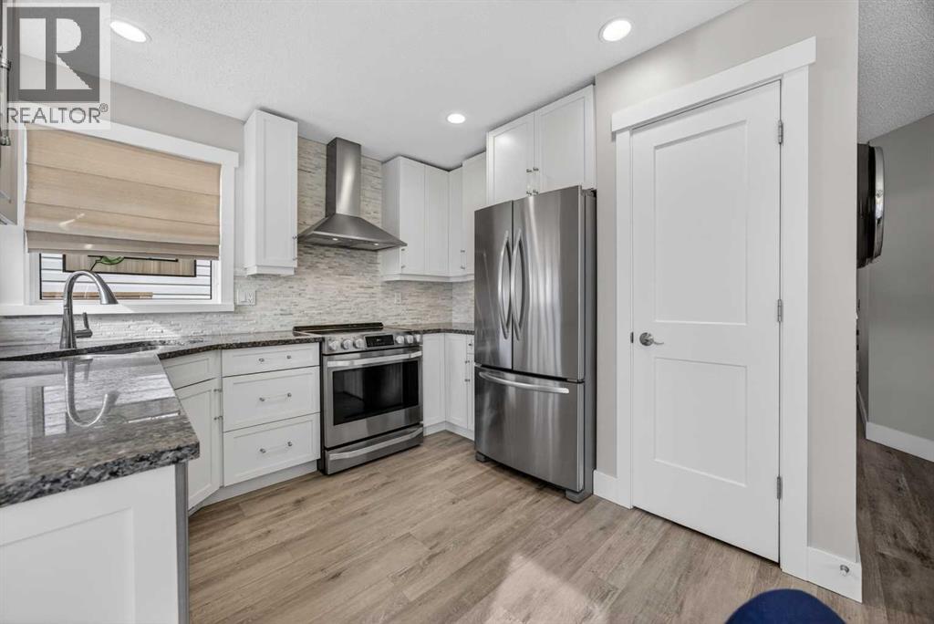 348 Woodside Circle Nw, Airdrie, Alberta  T4B 2J8 - Photo 3 - A2302549