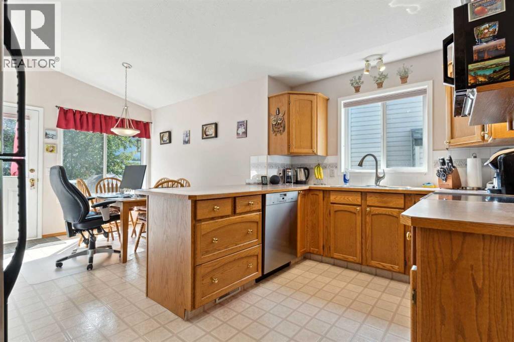 21 Citadel Crest Circle Nw, Calgary, Alberta  T3G 4G2 - Photo 7 - A2303315