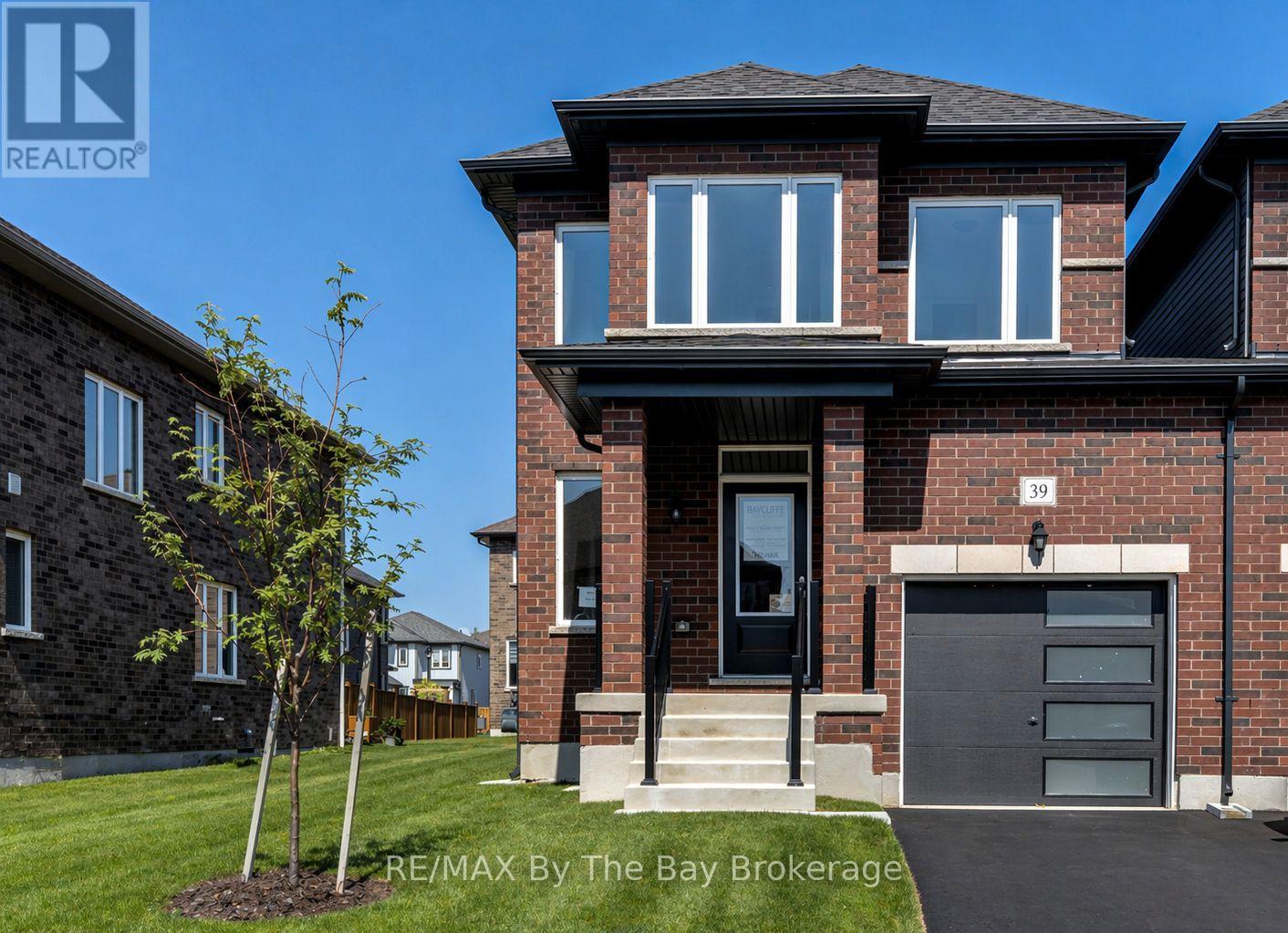 39 Lisa Street, Wasaga Beach, Ontario  L9Z 1J9 - Photo 2 - S12746102